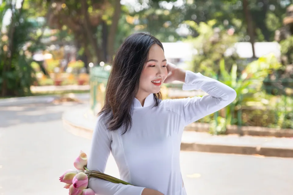 Sách vở và tài liệu trên kệ